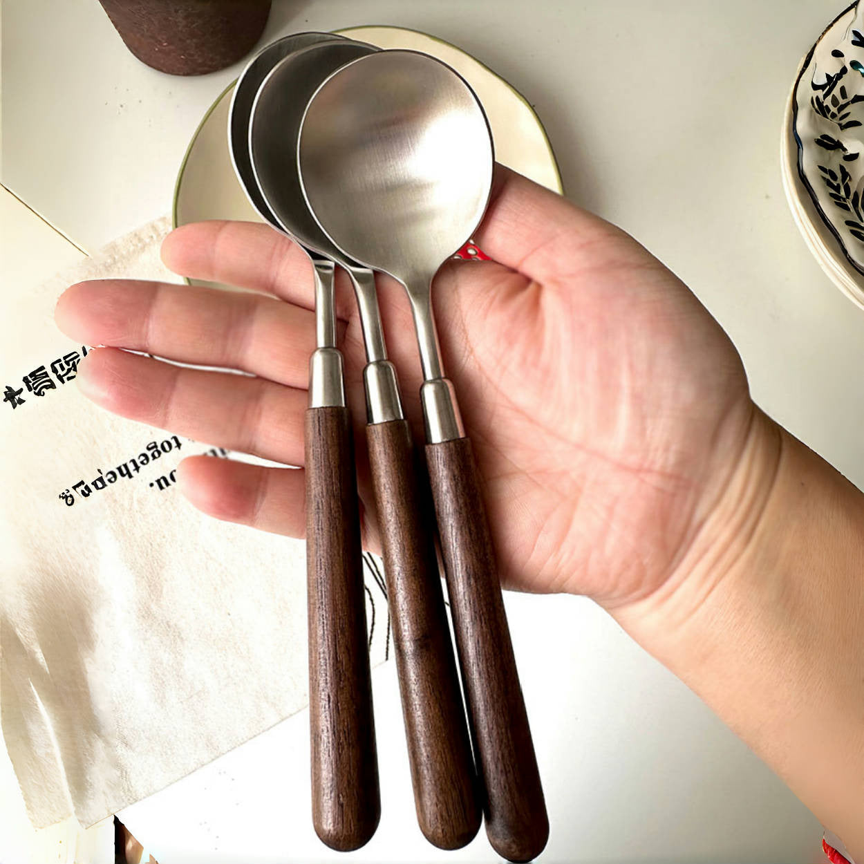 New walnut grain wooden handle western stainless steel round soup spoon