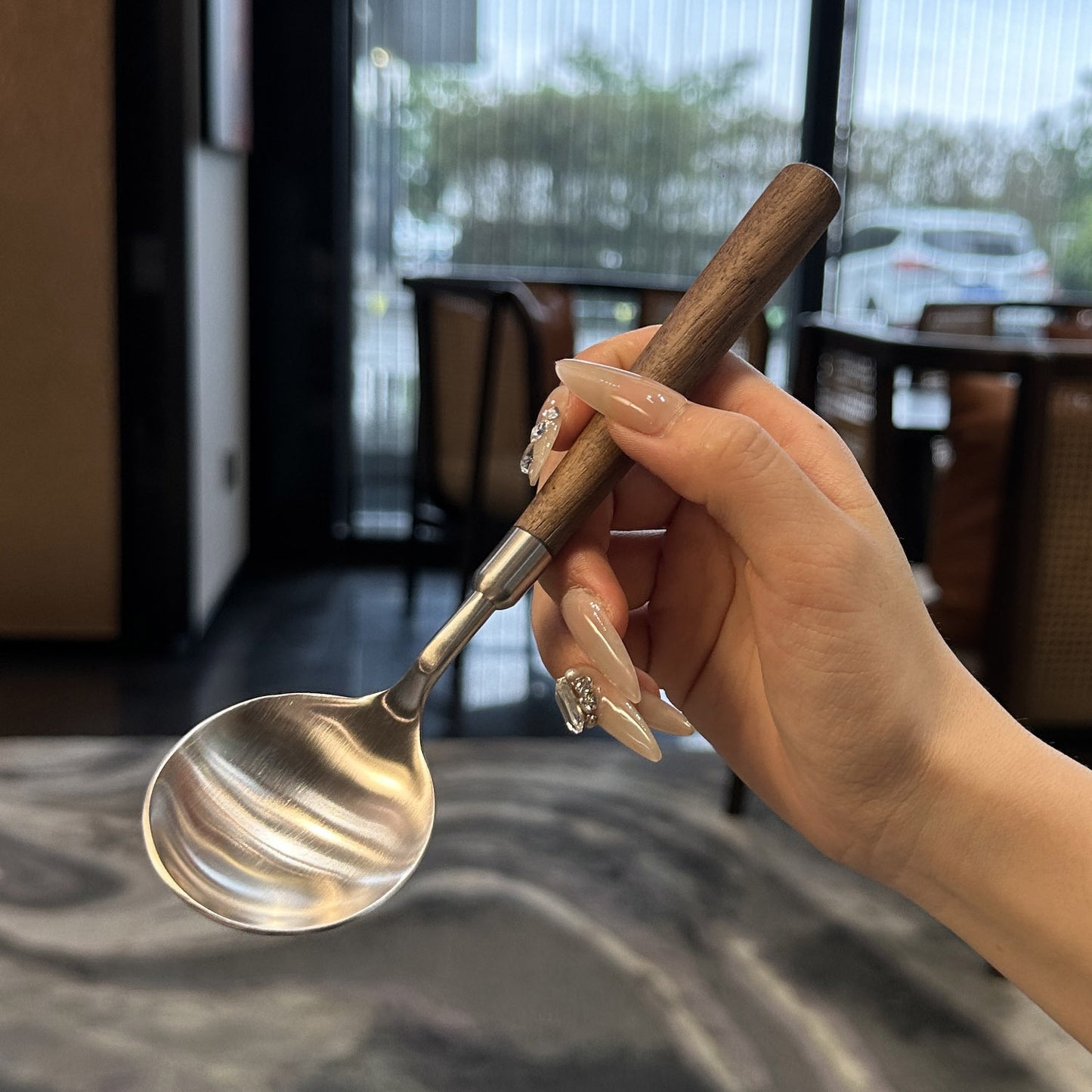 New walnut grain wooden handle western stainless steel round soup spoon